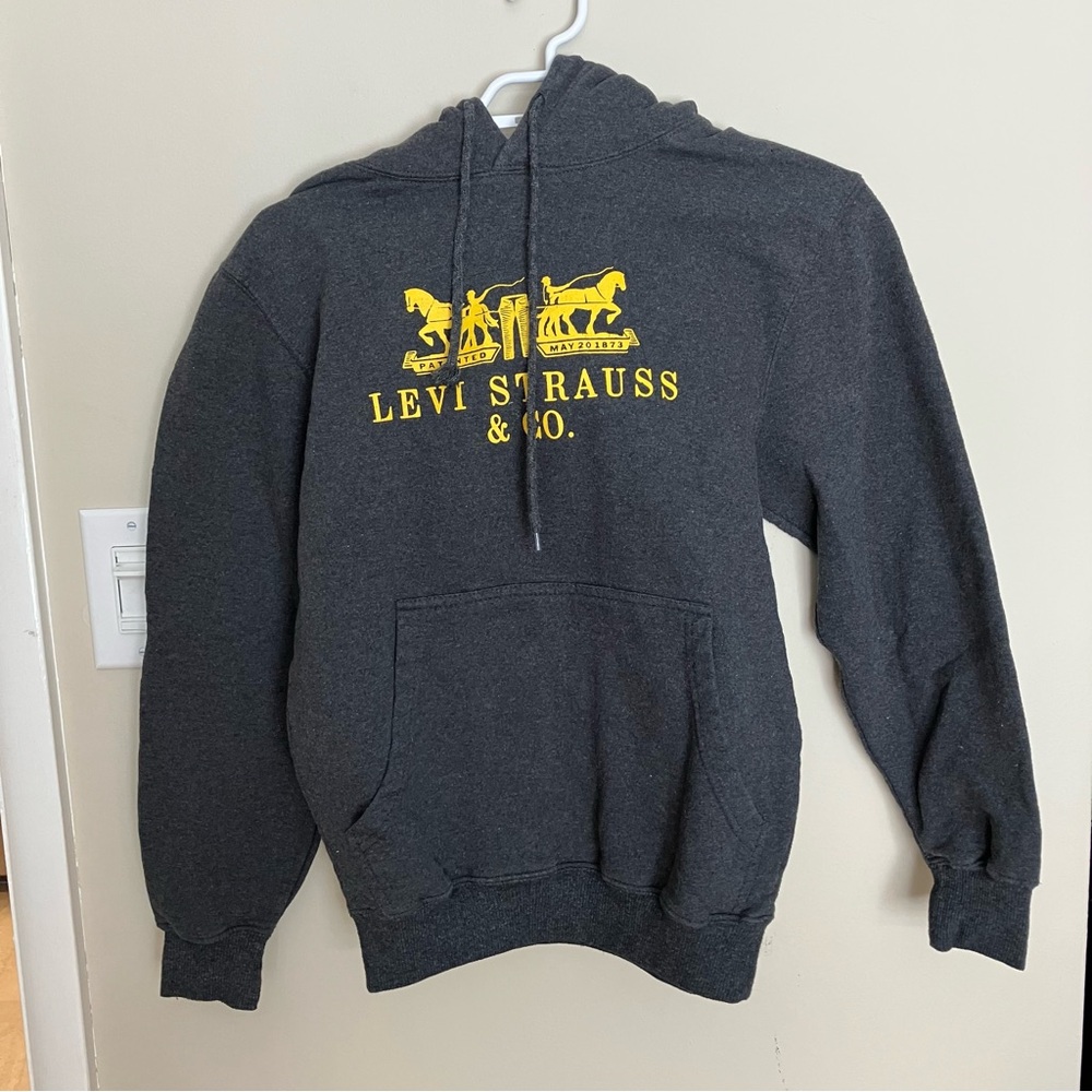 Levi's  Vintage Charcoal Hoodie with Bold Yellow Graphic streetwear